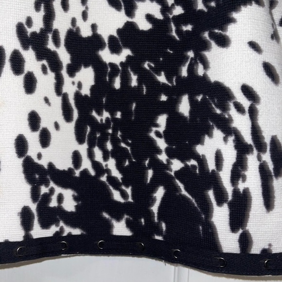 Chicos Black and White Short Sleeve Patterned Cardigan - Picture 9 of 10